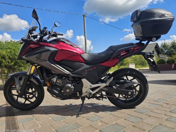 Honda NC750 kelioninio motociklo nuoma Vilniaus rajone