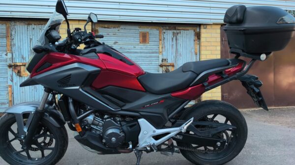 Honda NC750 motociklas savaitgalio pasivažinėjimui Vilniuje