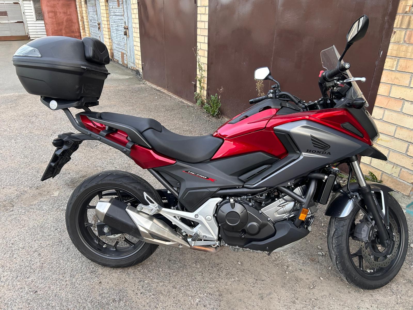 Honda NC750 kelioninio motociklo nuoma Vilniuje