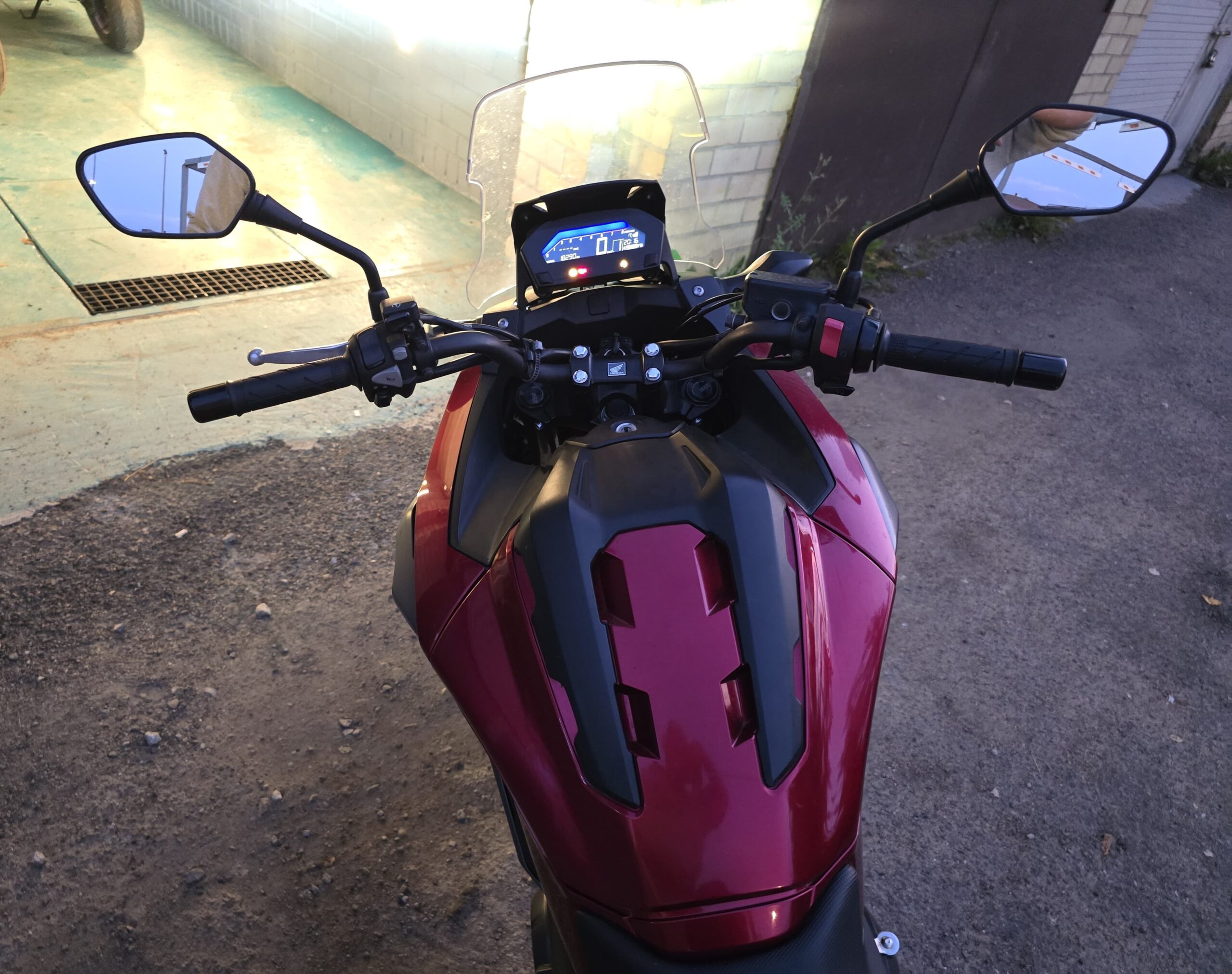 Honda NC750 motociklo nuoma Vilniuje Laisvės pr.