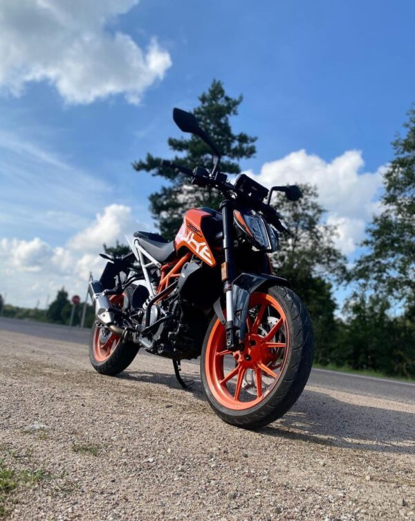 KTM Duke390 motociklas savaitgalio pasivažinėjimui Vilniuje