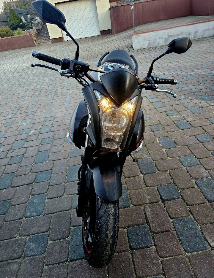 Kawasaki ER6n motociklas savaitgalio pasivažinėjimui Vilniaus rajone