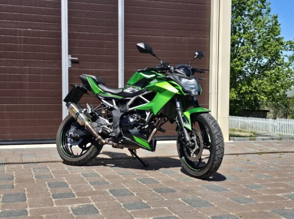 Kawasaki Z125 motociklo nuoma Vilniuje su B kategorijos praplėtimu