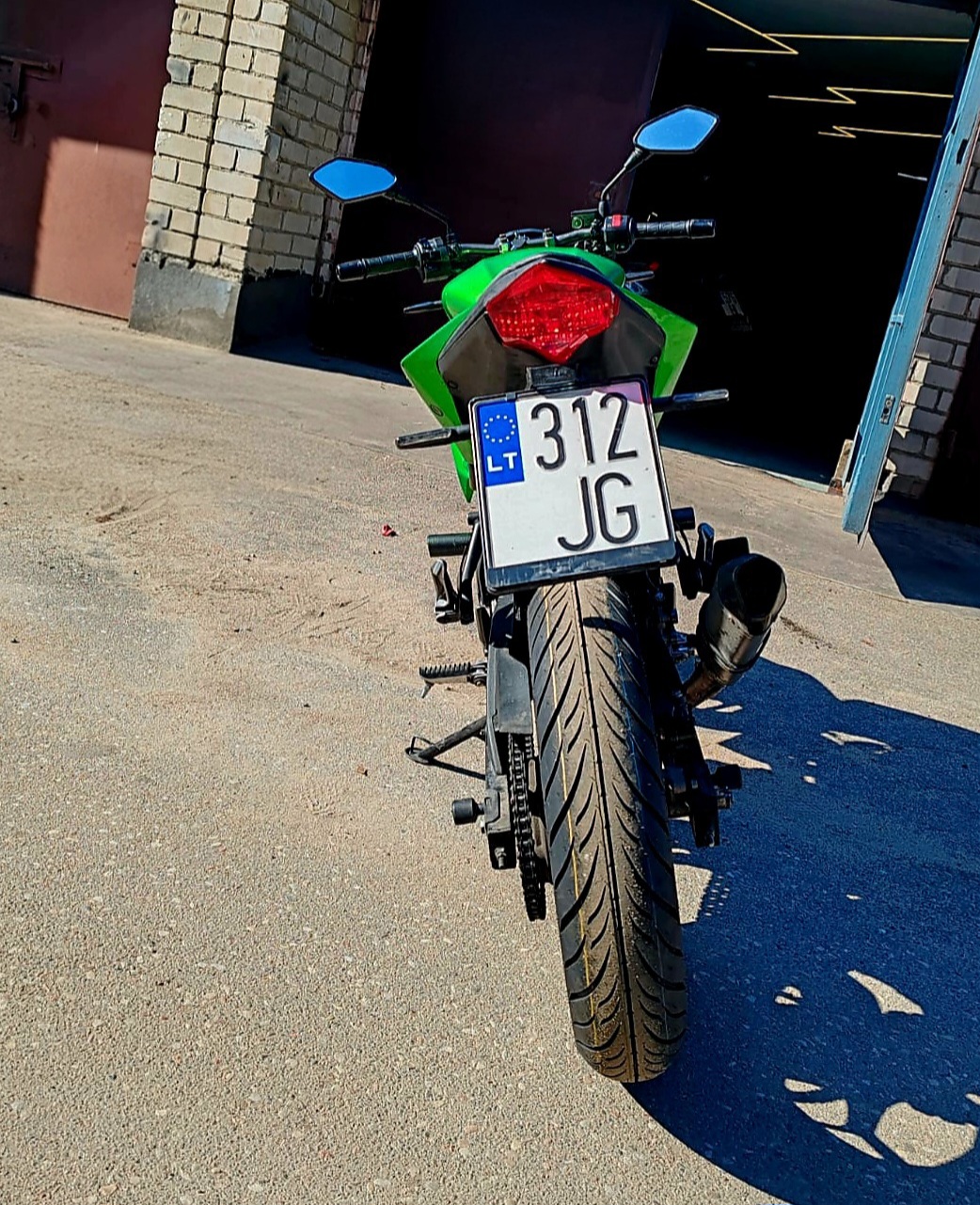 Kawasaki Z125 motociklas miesto važiavimui Vilniuje