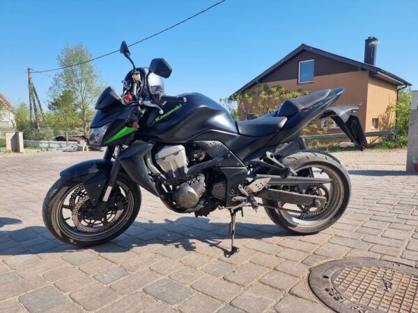 Kawasaki Z750 gen2 motociklo nuoma Vilniaus rajone