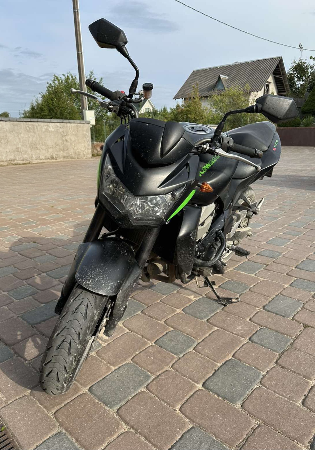 Kawasaki Z750 gen2 galingas motociklas nuomai Vilniuje