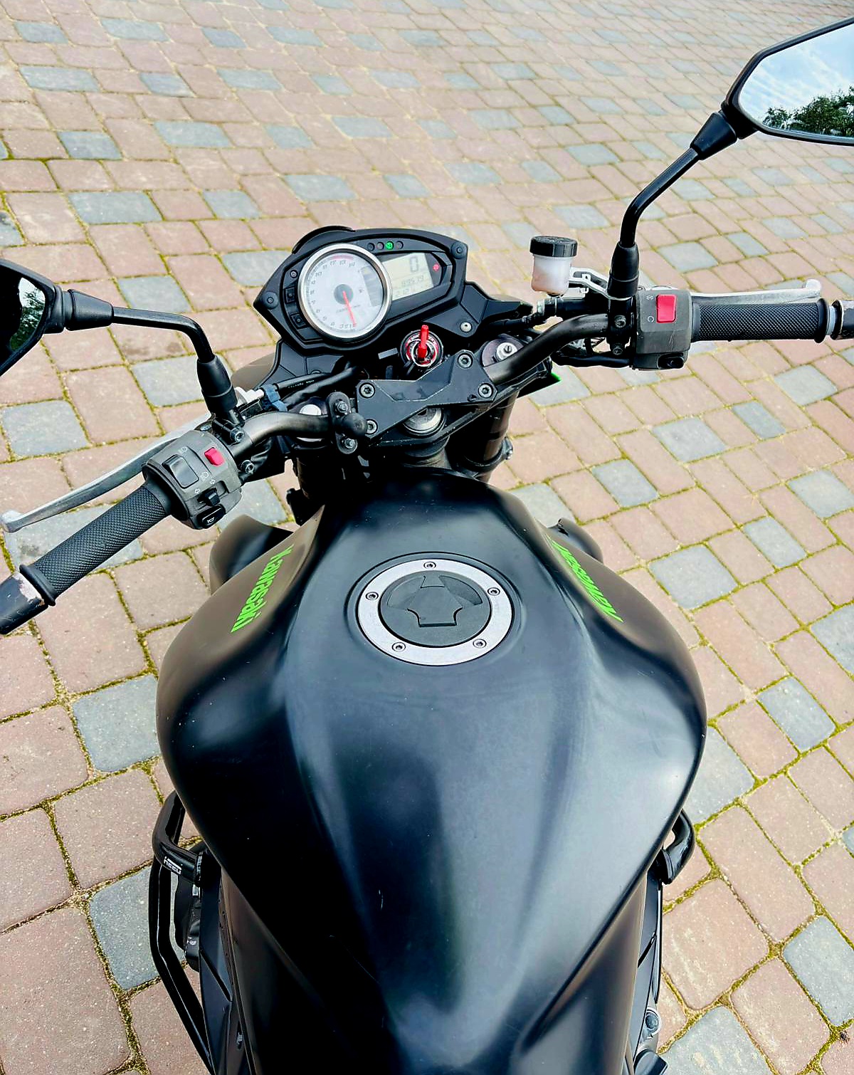 Kawasaki Z750 gen2 motociklas nuomai Vilniuje