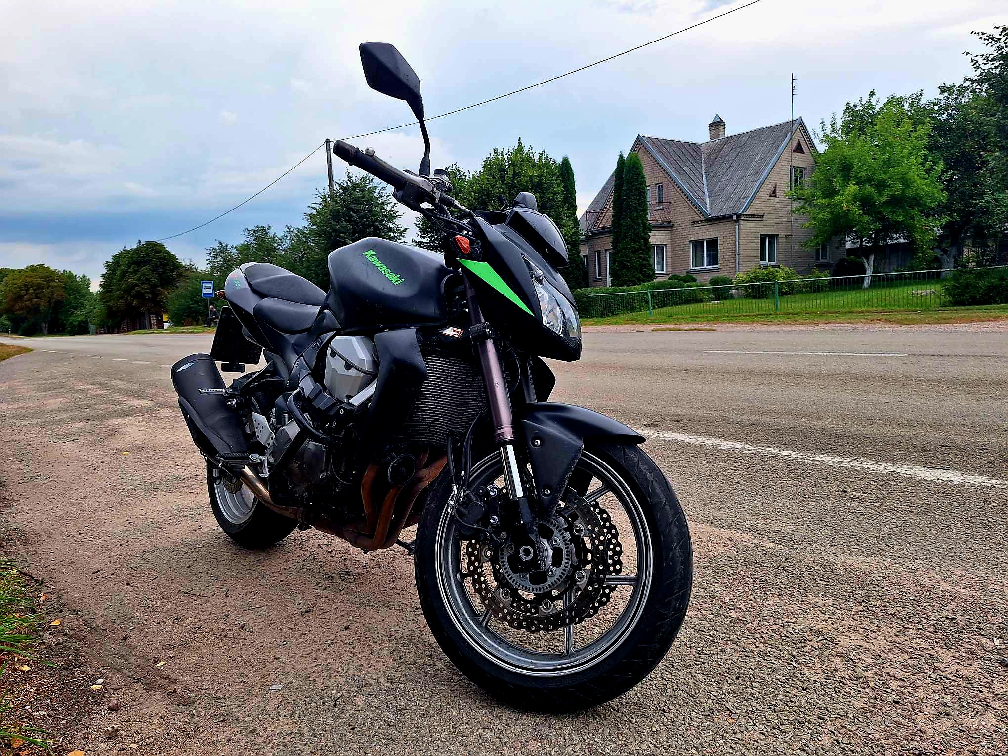 Kawasaki Z750 gen2 motociklo nuoma Vilniuje