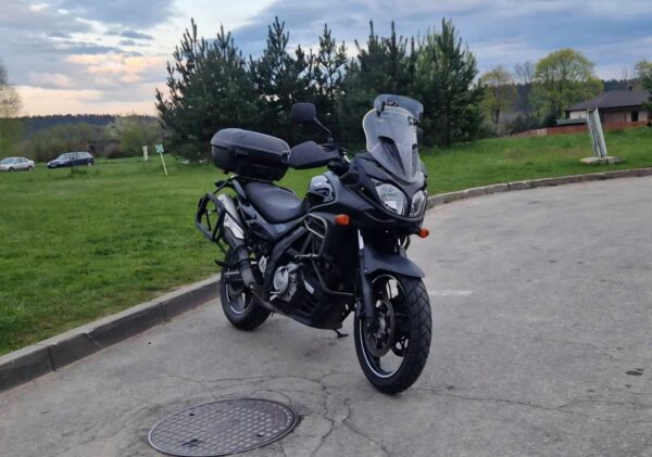 Suzuki DL650 VStrom motociklas savaitgalio pasivažinėjimui Vilniaus rajone