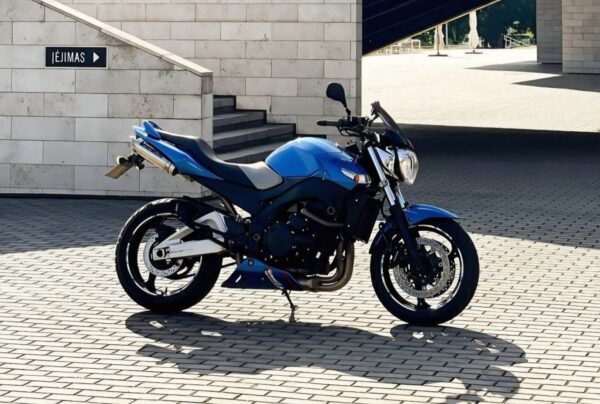 Suzuki GSR600 motociklas savaitgalio pasivažinėjimui Vilniuje