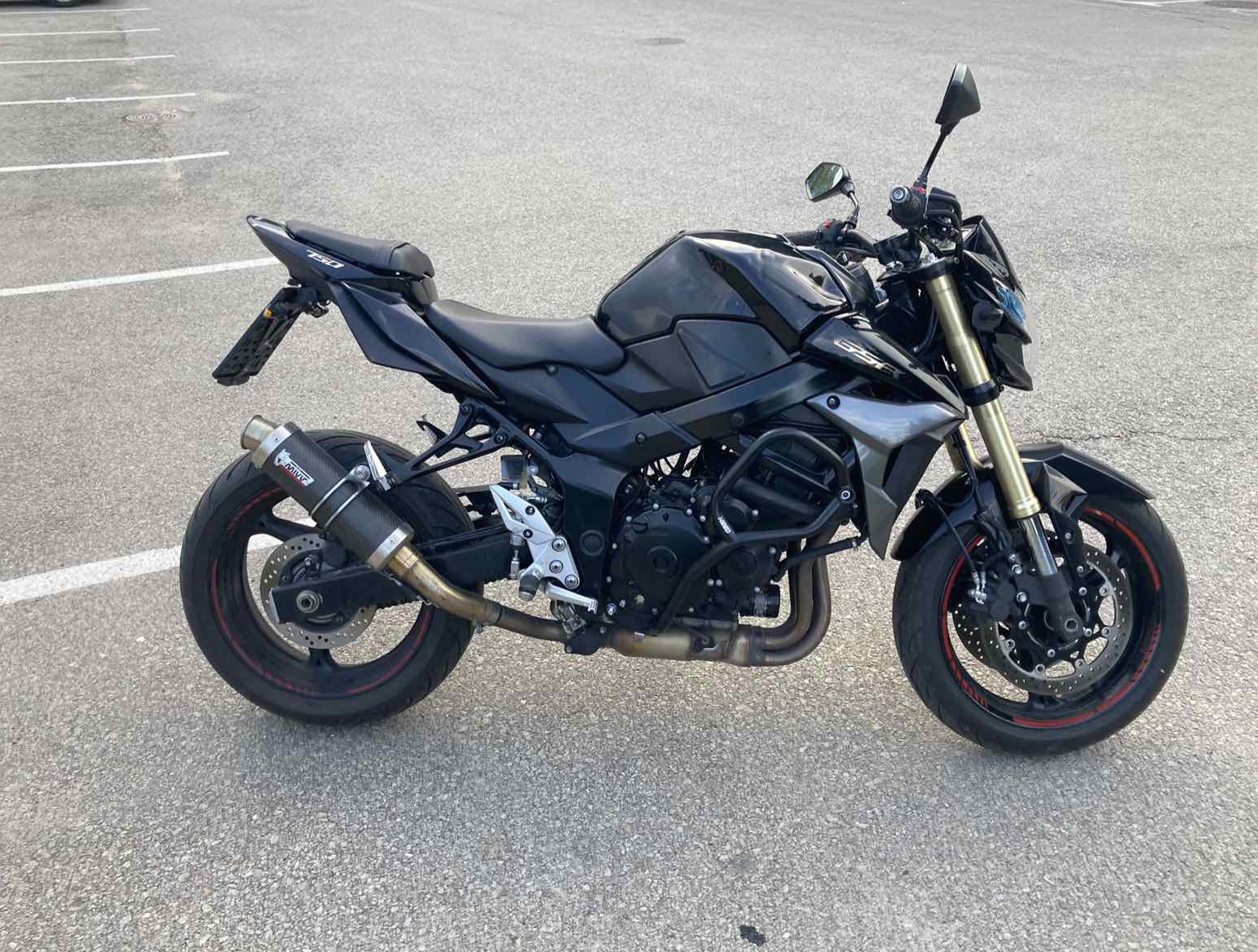 Suzuki GSR750 ABS galingas motociklas nuomai Vilniuje