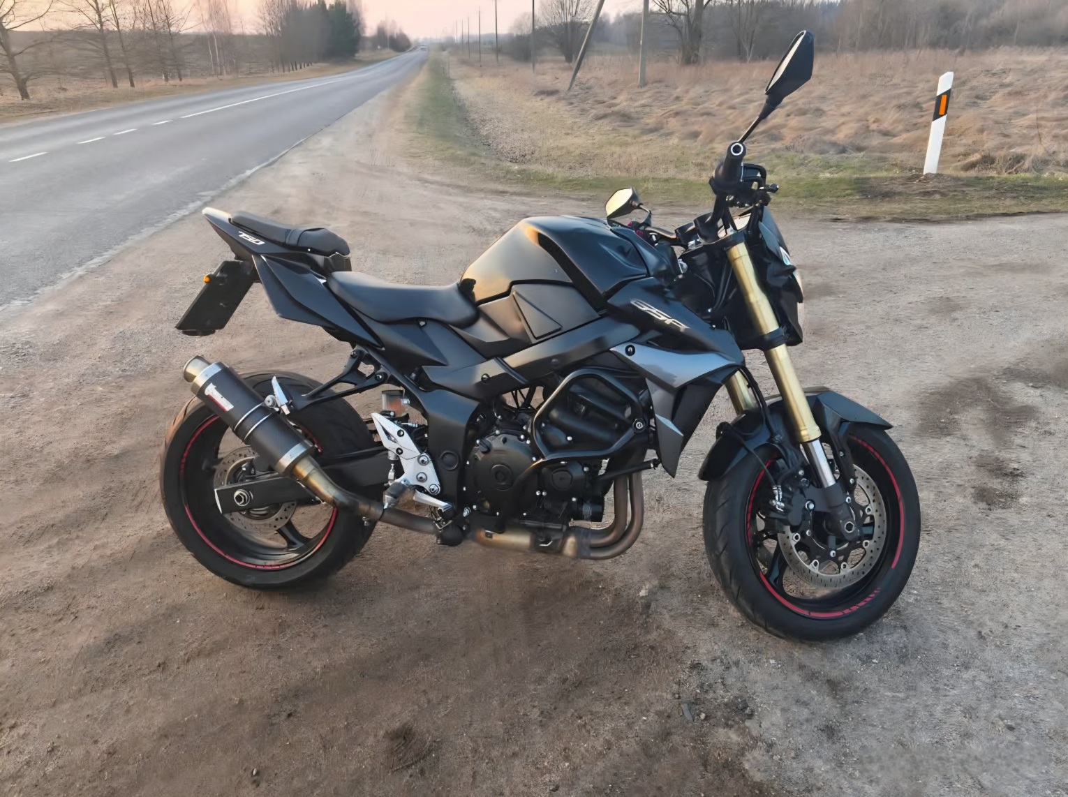 Suzuki GSR750 ABS motociklo nuoma Vilniuje