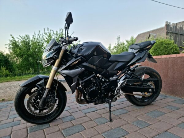 Suzuki GSR750 sportiškas motociklas nuomai