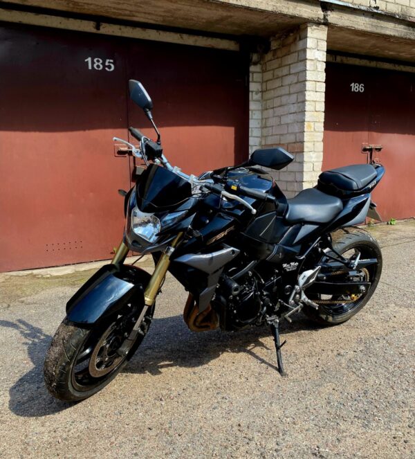 Suzuki GSR750 street tipo motociklo nuoma Vilniuje