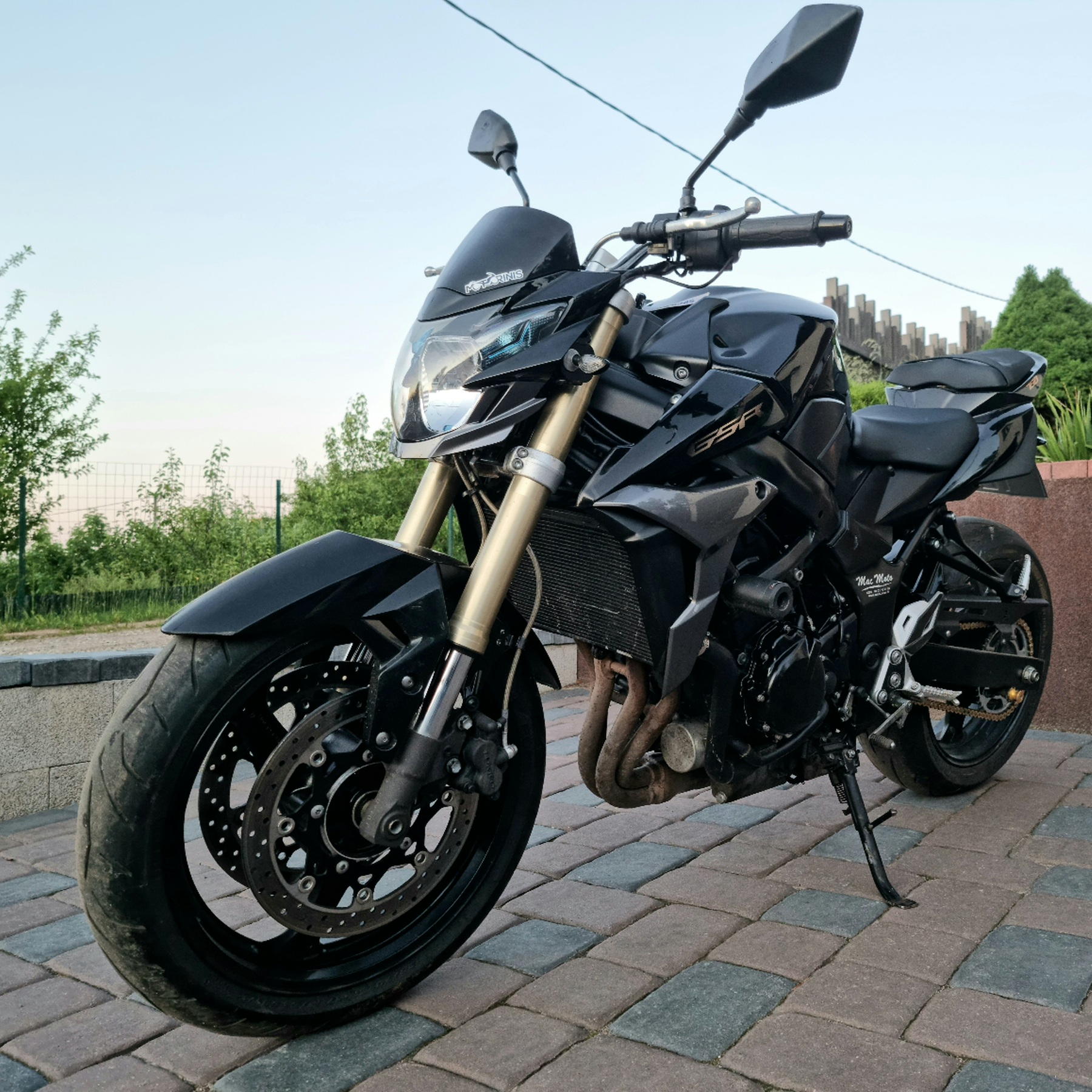 Suzuki GSR750 motociklo nuoma Vilniuje