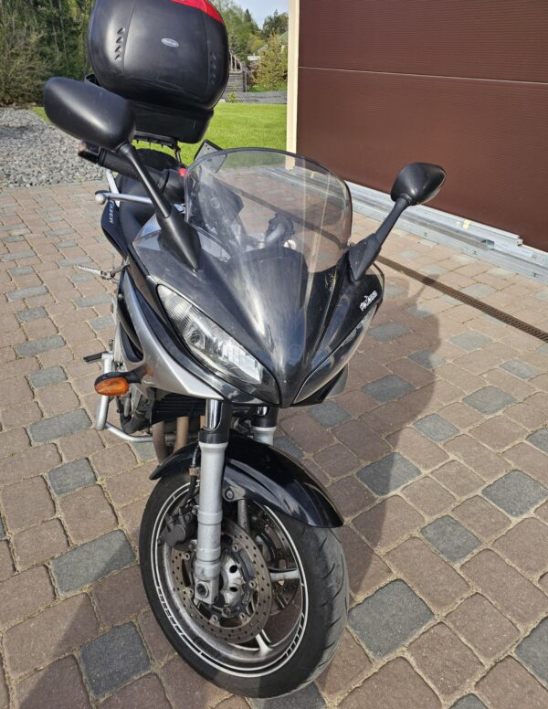 Yamaha FZ6s Fazer sport motociklo nuoma Vilniuje