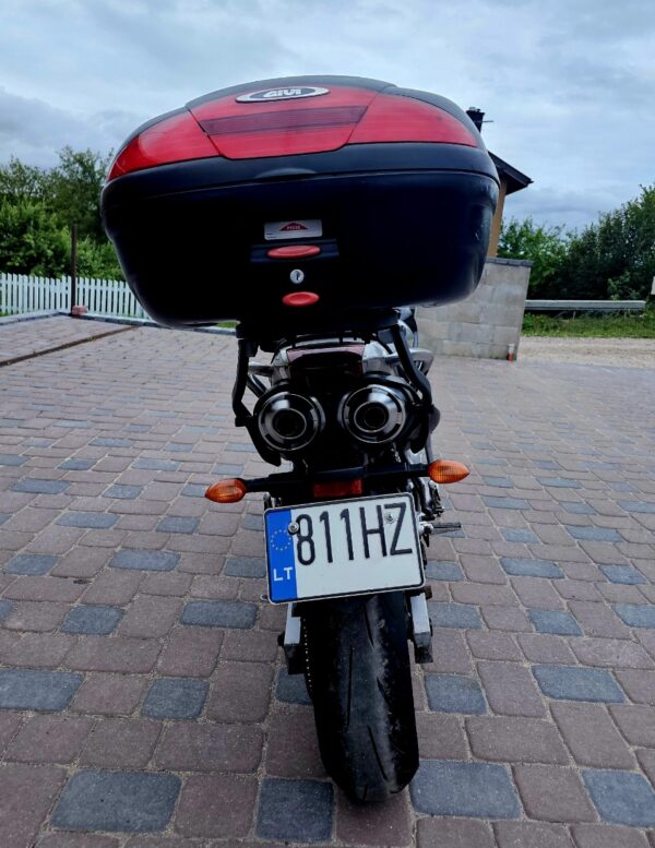 Yamaha FZ6s Fazer sport motociklo nuoma Vilniuje su dėže