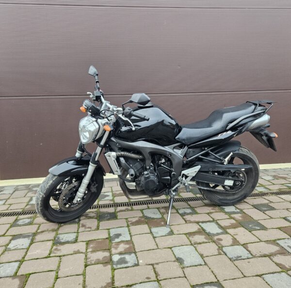 Yamaha FZ6n motociklas savaitgalio pasivažinėjimui Vilniuje