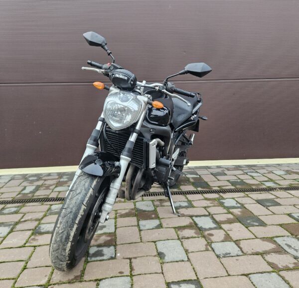 Yamaha FZ6n street tipo motociklo nuoma Vilniuje