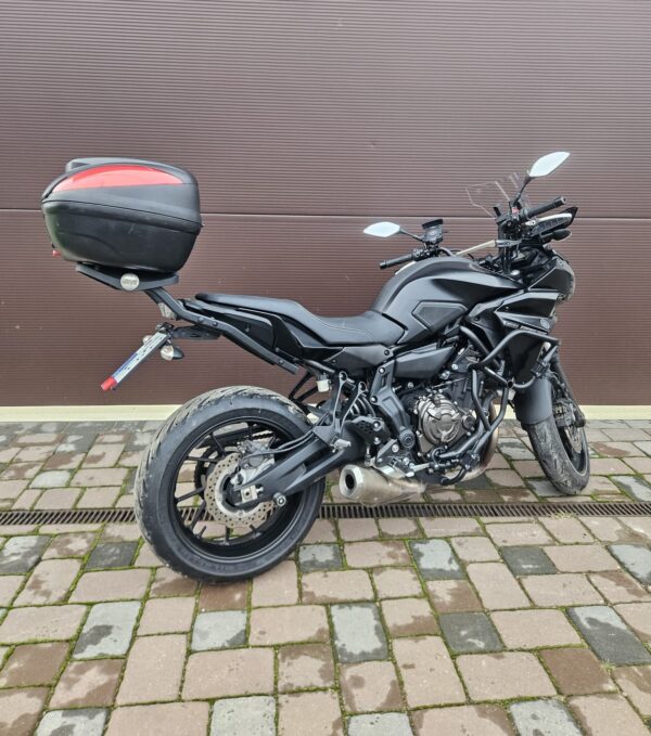 Yamaha MT07 Tracer kelioninio motociklo su daiktadėže nuoma Vilniaus rajone