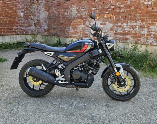 Yamaha XSR125 motociklas savaitgalio pasivažinėjimui Vilniuje