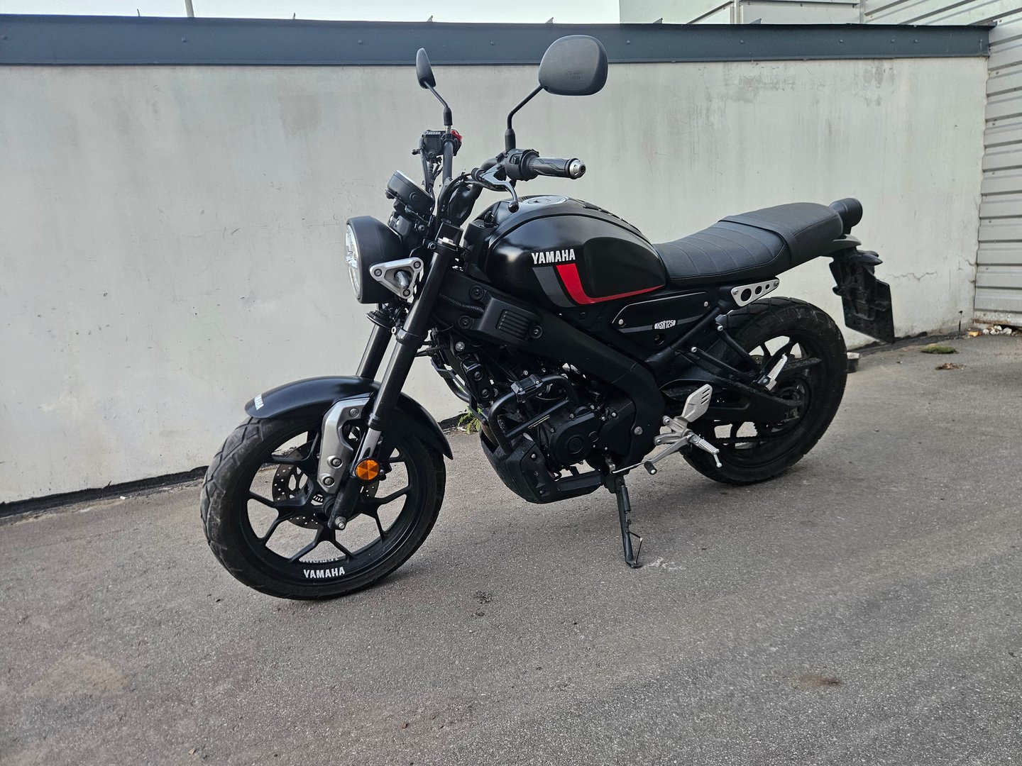 Yamaha XSR125 motociklas nuomai Vilniuje