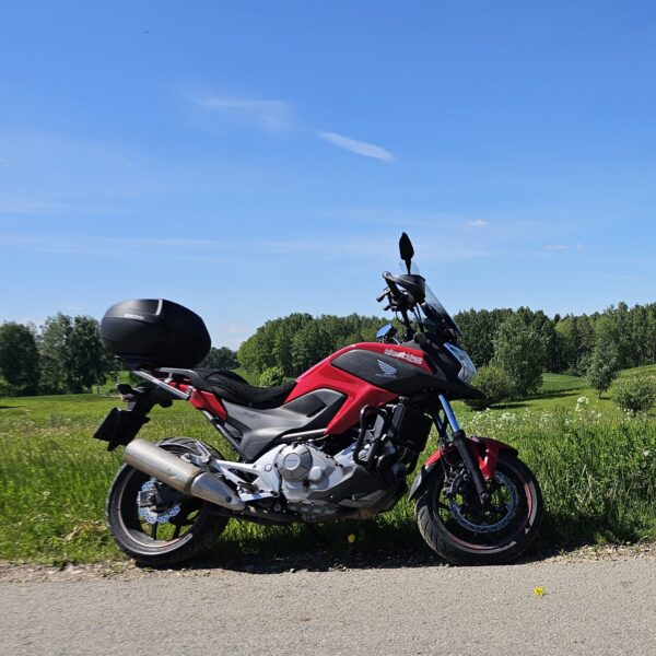 Nuomojamas motociklas Honda NC700 kelionėms